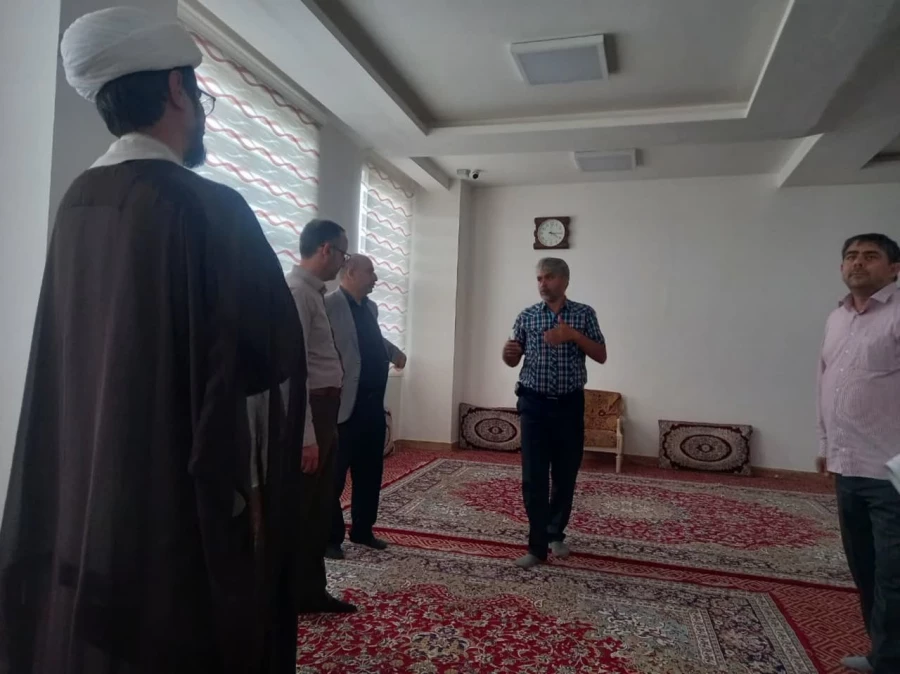 با حضور مسئولان واحد دانشور انجام  شد : 
تجلیل و تقدیر از دانشجویان جهادی واحد دانشور در خانه فرزندان امام علی ( ع)  5