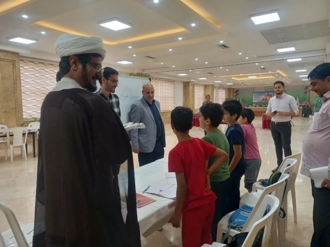 با حضور مسئولان واحد دانشور انجام  شد : 
تجلیل و تقدیر از دانشجویان جهادی واحد دانشور در خانه فرزندان امام علی ( ع)  7