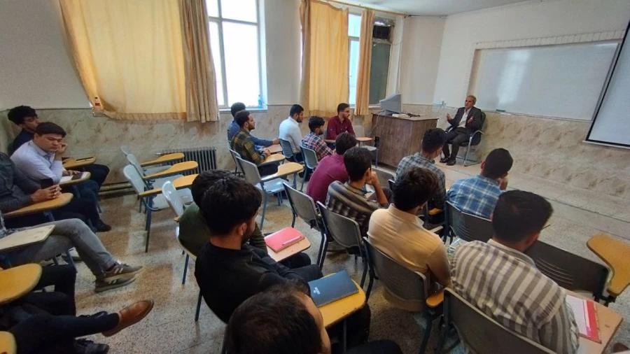 با حضور کارشناسان هسته گزینش آموزش و پرورش نیشابور انجام شد : 
برگزاری جلسات توجیهی و پرسش و پاسخ ویژه دانشجویان  4