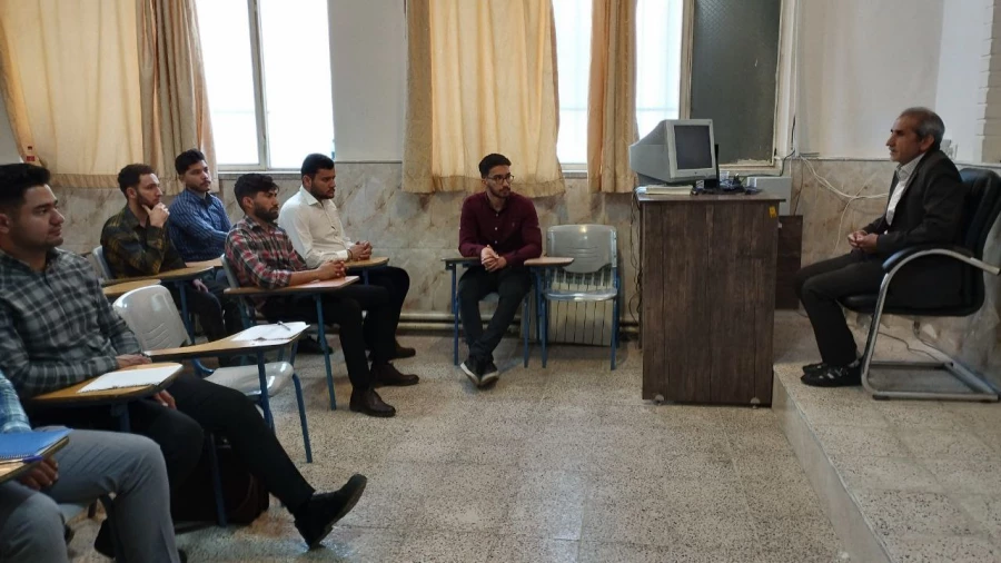 با حضور کارشناسان هسته گزینش آموزش و پرورش نیشابور انجام شد : 
برگزاری جلسات توجیهی و پرسش و پاسخ ویژه دانشجویان  5