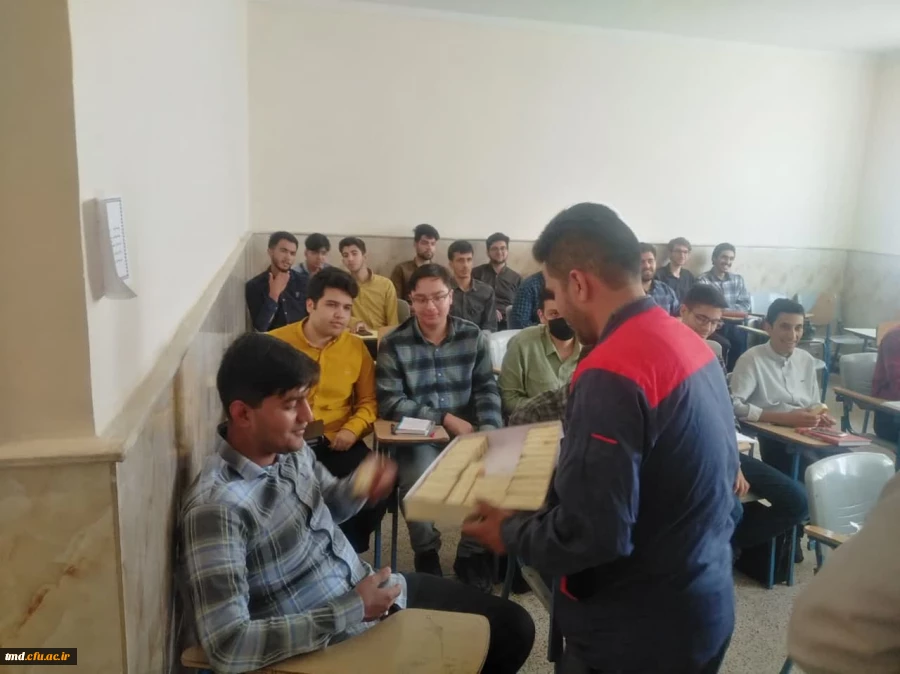 همزمان با دهه کرامت و فرارسیدن میلاد مسعود امام رضا ( ع) برگزار شد : 
توزیع شیرینی در کلاسهای درس دانشجویان  2