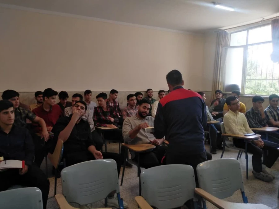 همزمان با دهه کرامت و فرارسیدن میلاد مسعود امام رضا ( ع) برگزار شد : 
توزیع شیرینی در کلاسهای درس دانشجویان  3