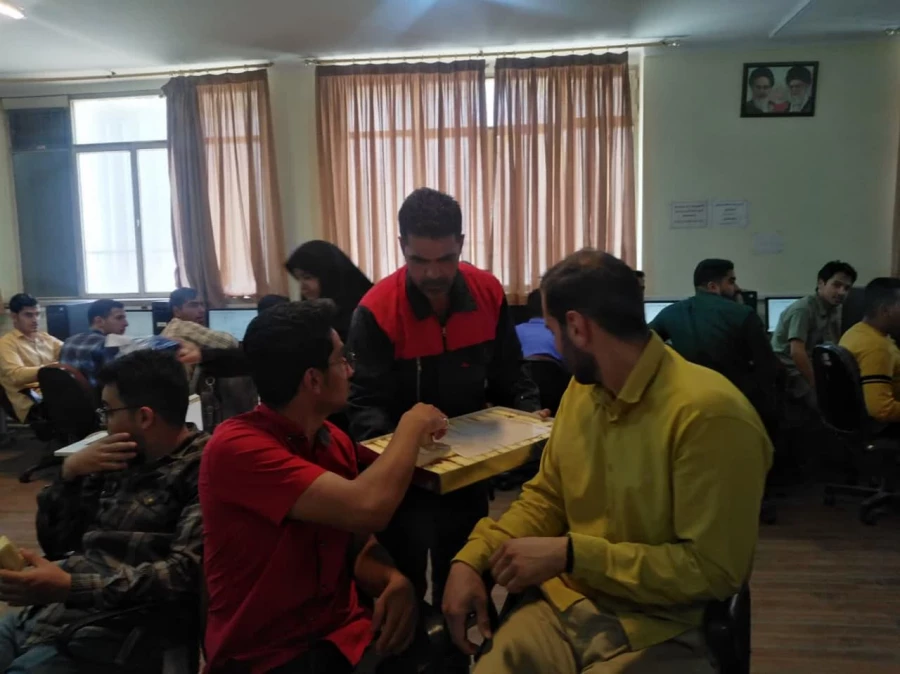 همزمان با دهه کرامت و فرارسیدن میلاد مسعود امام رضا ( ع) برگزار شد : 
توزیع شیرینی در کلاسهای درس دانشجویان  4