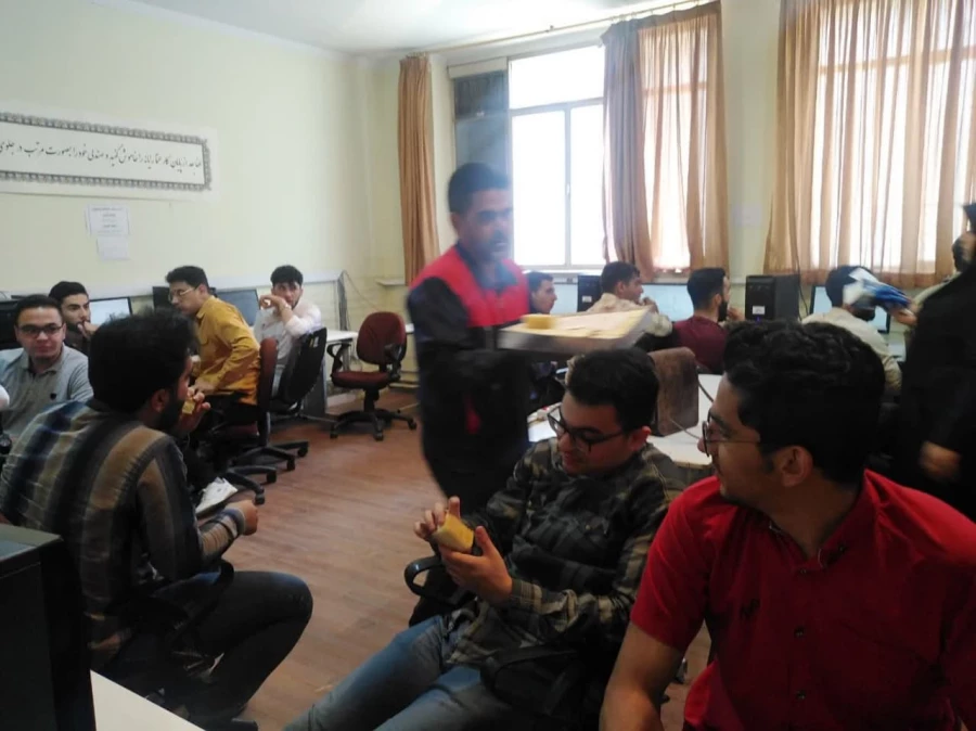 همزمان با دهه کرامت و فرارسیدن میلاد مسعود امام رضا ( ع) برگزار شد : 
توزیع شیرینی در کلاسهای درس دانشجویان  5