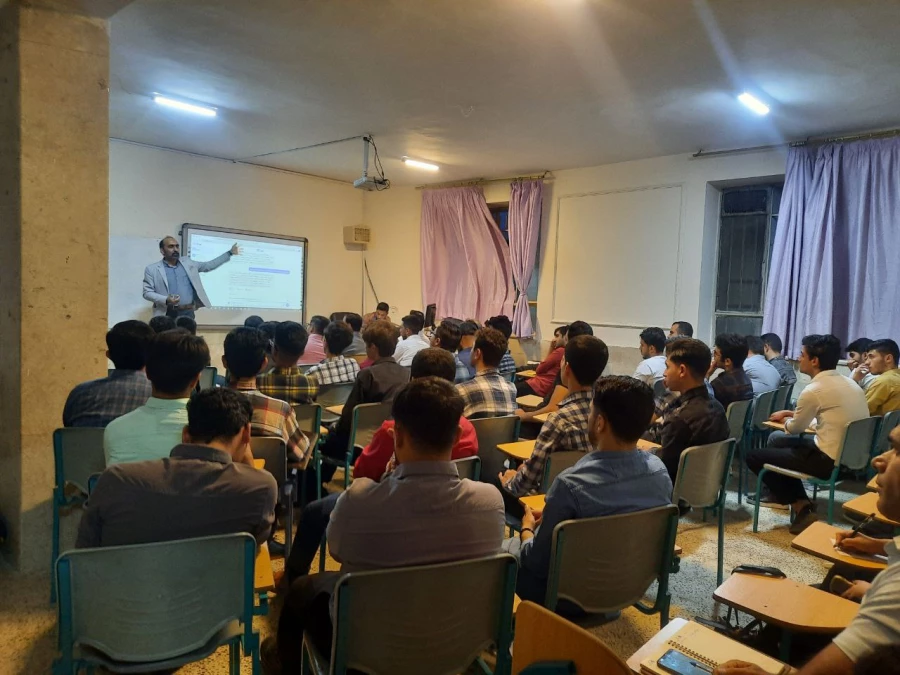 به همت انجمن علمی دانشجویان واحد دانشور برگزار شد : 
کارگاه آموزشی هوش مصنوعی با ارائه دکتر نوری زاده  3