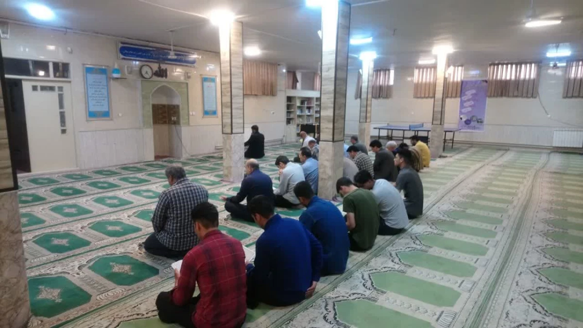 همزمان با هفتمین روز درگذشت همکار عزیز واحد د انشور مرحوم نجفی انجام شد : 
برگزاری مراسم زیارت عاشورا و روضه خوانی  3