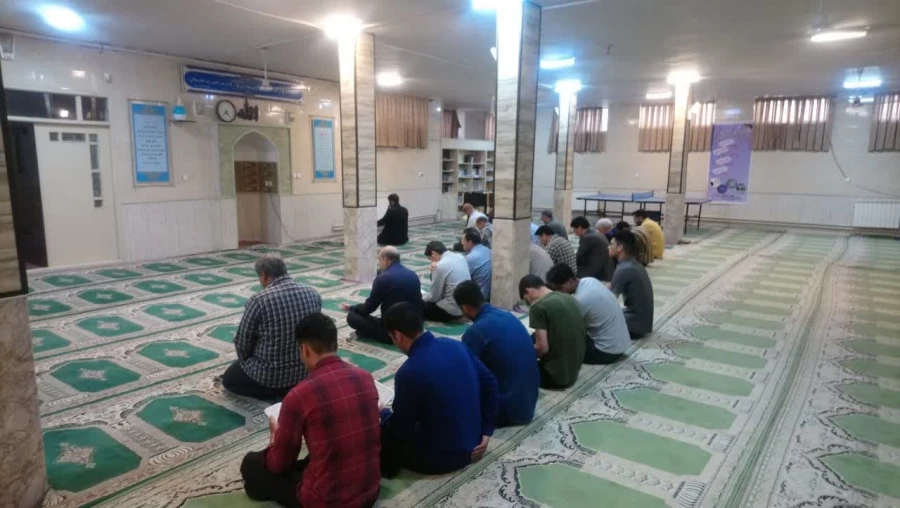 همزمان با هفتمین روز درگذشت همکار عزیز واحد د انشور مرحوم نجفی انجام شد : 
برگزاری مراسم زیارت عاشورا و روضه خوانی  3