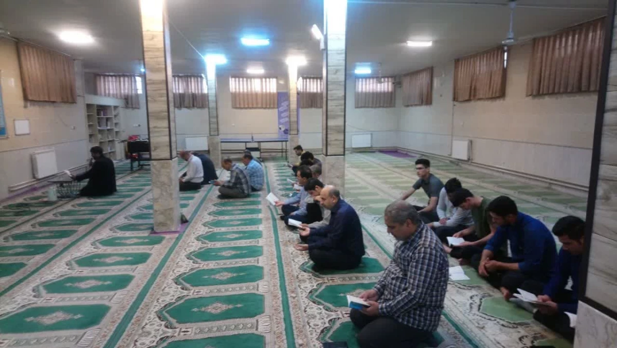 همزمان با هفتمین روز درگذشت همکار عزیز واحد د انشور مرحوم نجفی انجام شد : 
برگزاری مراسم زیارت عاشورا و روضه خوانی  4