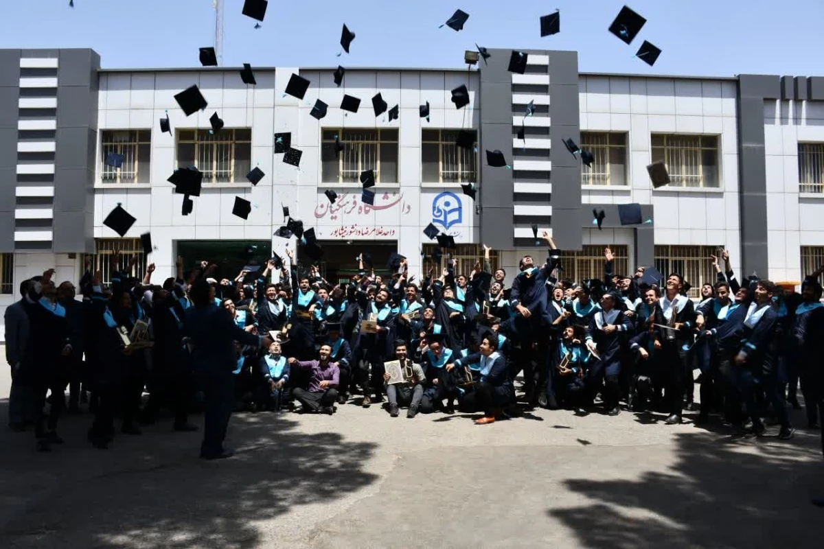 با حضور پرشور و نشاط دانشجویان ورودی 1398  برگزار شد : 
آئین دانش آموختگی دانشجویان رشته آموزش ابتدائی ورودی 98 واحد دانشور  2