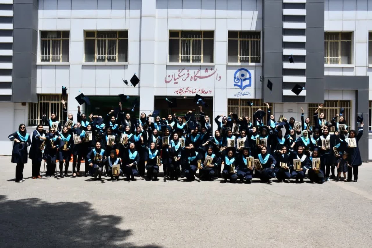 با حضور دانشجویان دختر ورودی 98 و خانواده های آنها برگزار شد : 
آئین دانش آموختگی دانشجویان دختر ورودی 1398 واحد دانشور نیشابور 2