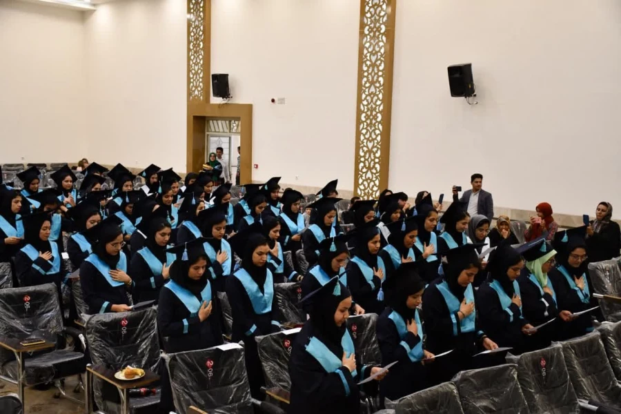 با حضور دانشجویان دختر ورودی 98 و خانواده های آنها برگزار شد : 
آئین دانش آموختگی دانشجویان دختر ورودی 1398 واحد دانشور نیشابور 4