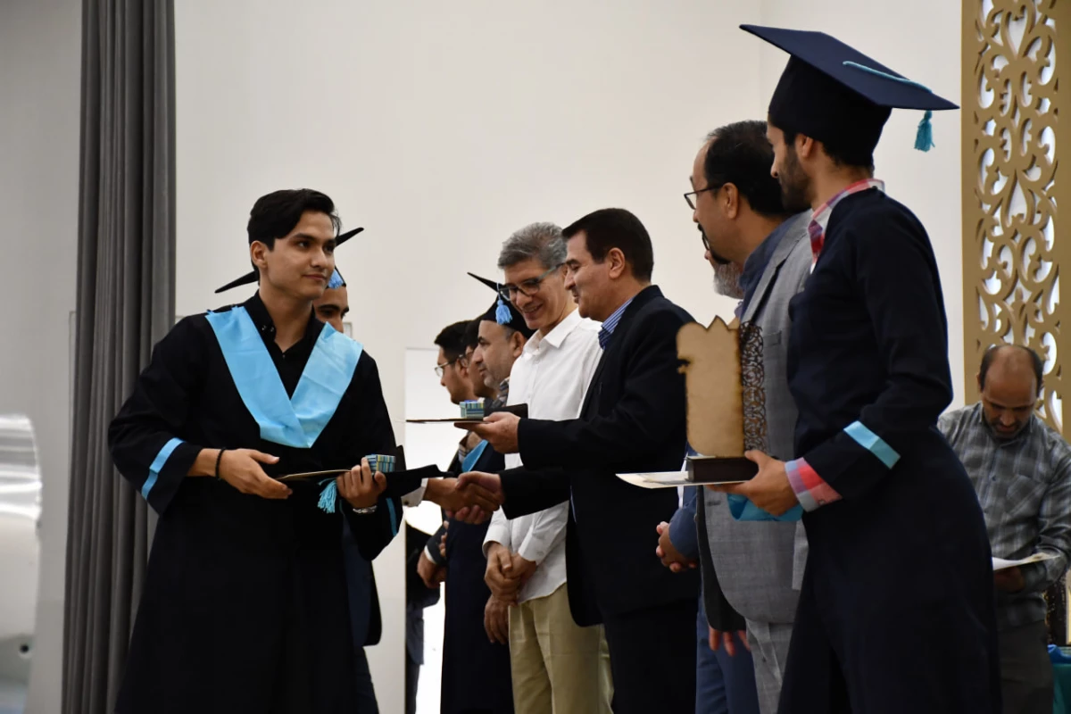 با حضور پرشور و نشاط دانشجویان ورودی 1398  برگزار شد : 
آئین دانش آموختگی دانشجویان رشته آموزش ابتدائی ورودی 98 واحد دانشور  4