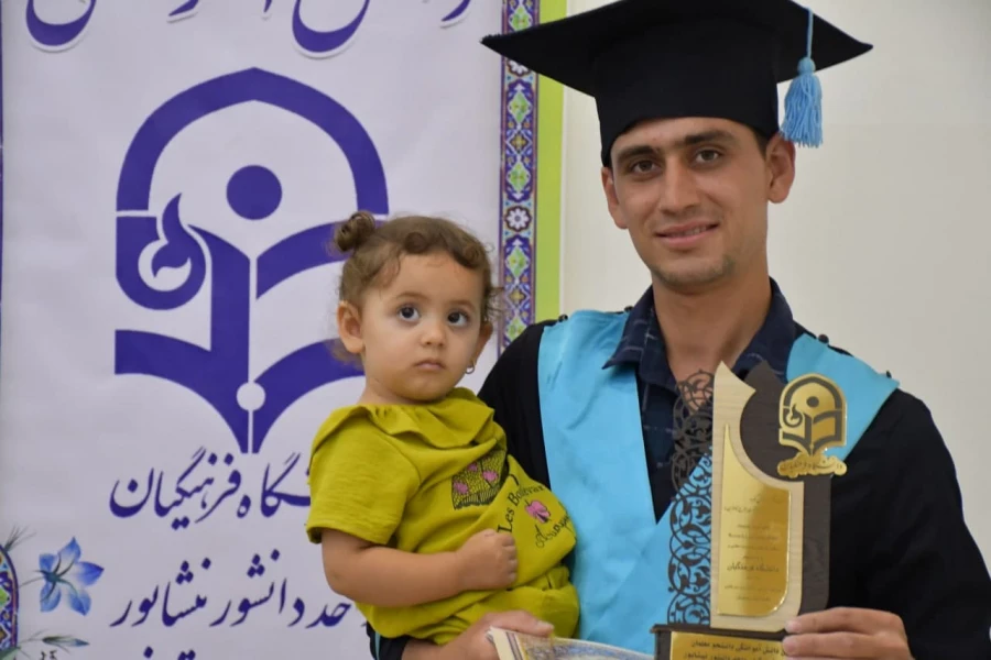 با حضور پرشور و نشاط دانشجویان ورودی 1398  برگزار شد : 
آئین دانش آموختگی دانشجویان رشته آموزش ابتدائی ورودی 98 واحد دانشور  5