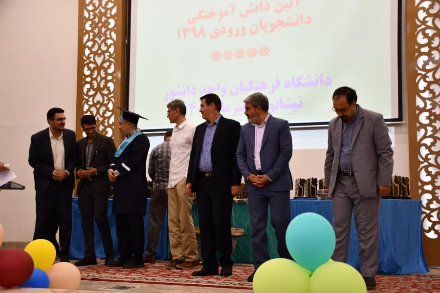 با حضور پرشور و نشاط دانشجویان ورودی 1398  برگزار شد : 
آئین دانش آموختگی دانشجویان رشته آموزش ابتدائی ورودی 98 واحد دانشور  6