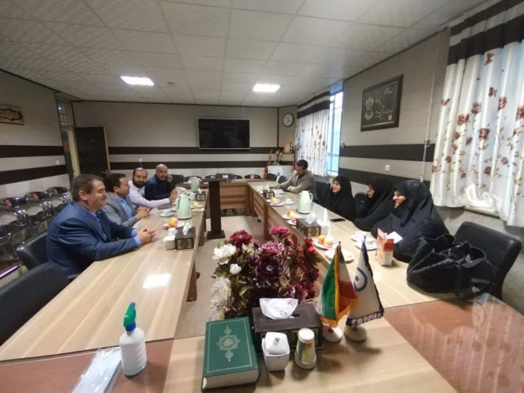 در دیدار سرکار خانم اسدی ، رئیس آموزش و پرورش شهرستان میان جلگه و آقای دکتر رئوفیان برگزار شد : 
جلسه هماهنگی در خصوص تعامل پیوسته دانشگاه فرهنگیان و آموزش و پرورش  2