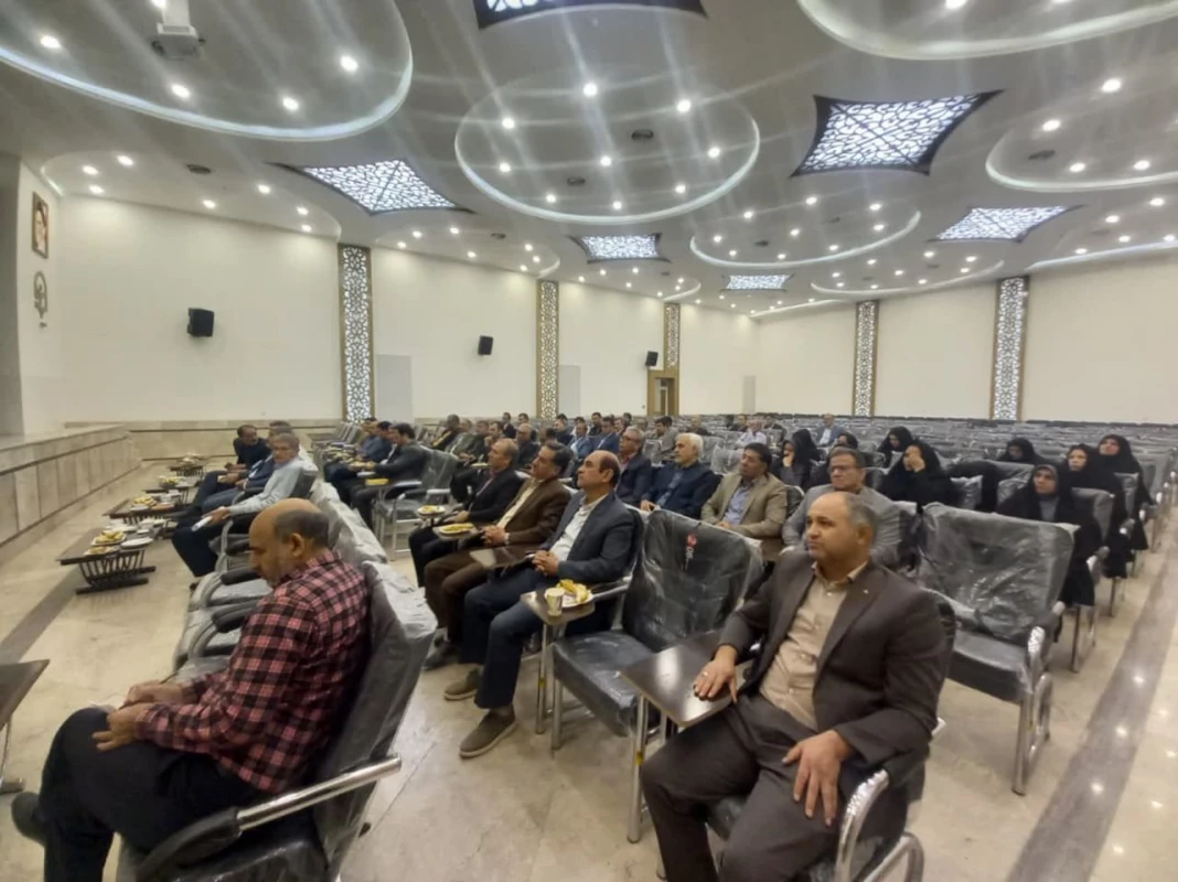 با حضور اساتید راهنما ، و مدیران و معلمان مجری طرح کارورزی برگزار شد : 
نخستین کارگاه آموزشی کارورزی 6