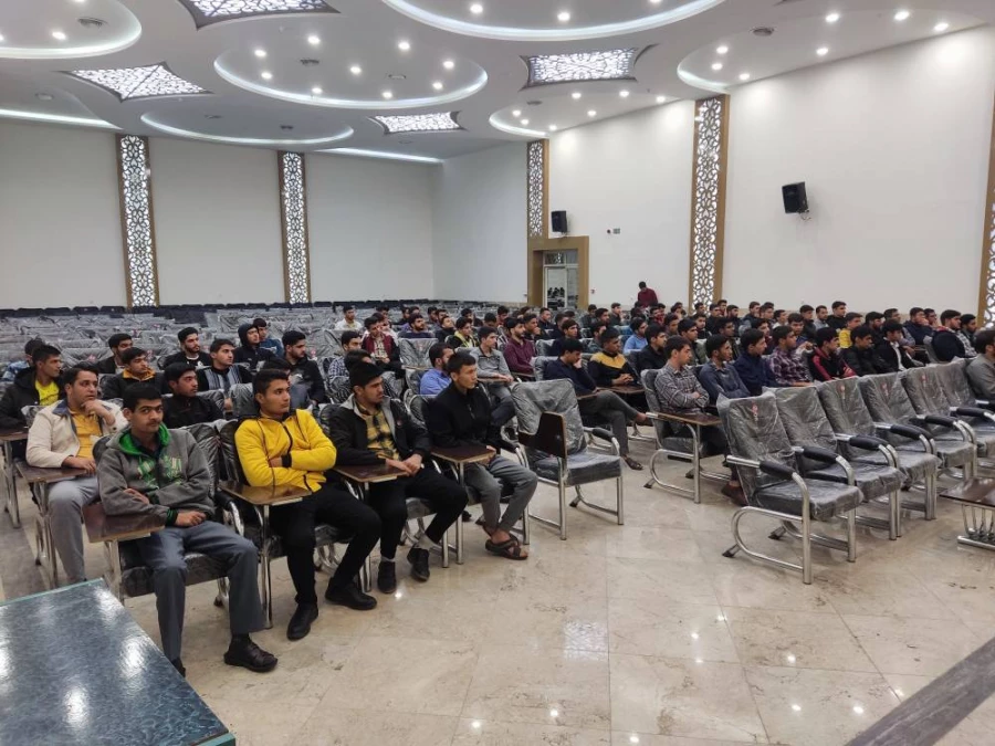 با حضور دانشجویان خوابگاهی ورودی 1402 برگزار شد . 
جلسه  توجیهی ارائه قوانین و مقررات  خوابگاهی با حضور سرپرستان شبانه روزی  4