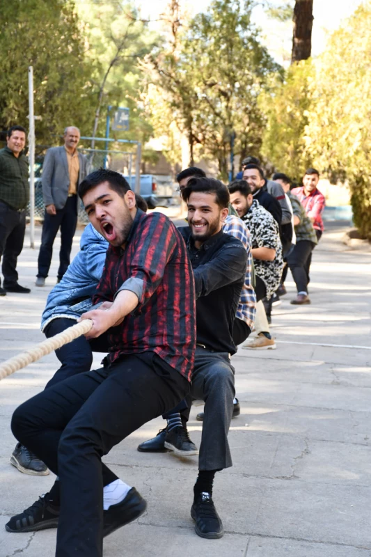 همزمان با هفته تربیت بدنی و ورزش انجام شد : 
گلگشت و کوهنوردی و مسابقه طناب کشی ویژه دانشجویان و کارکنان واحد دانشور  2