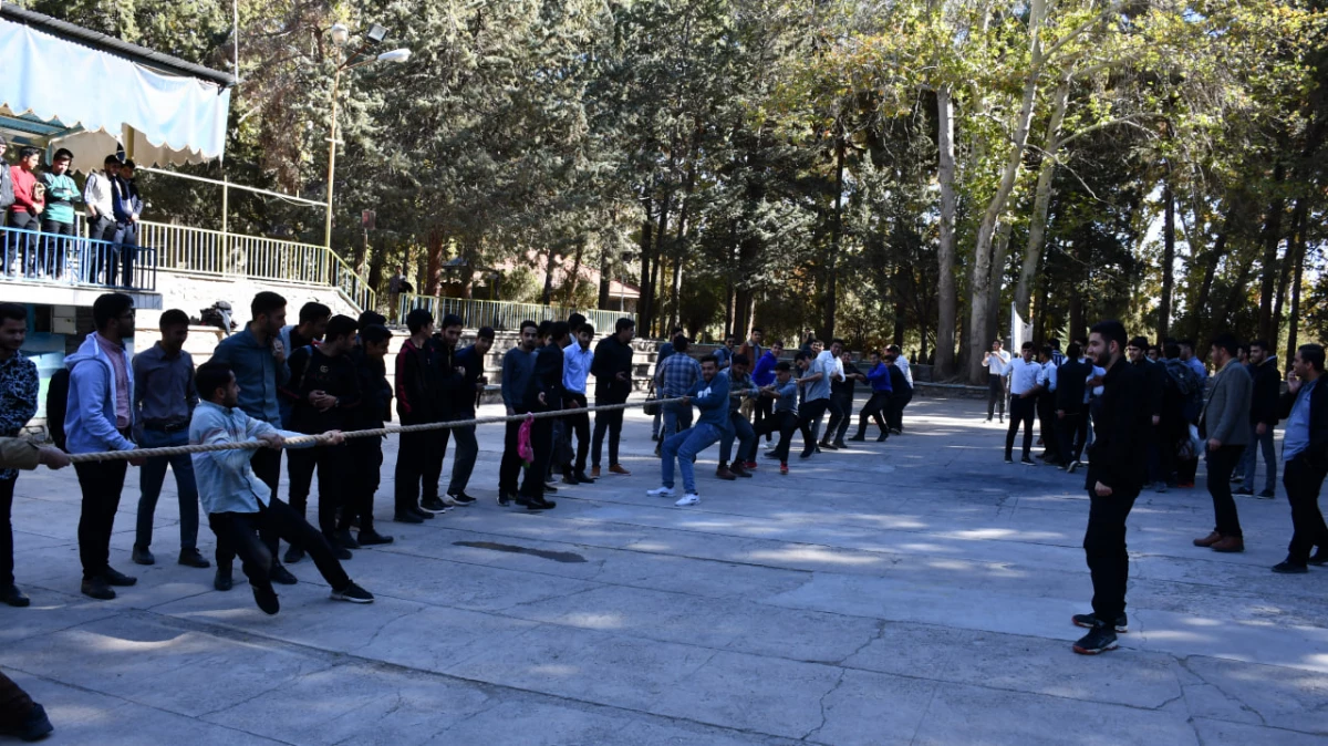 همزمان با هفته تربیت بدنی و ورزش انجام شد : 
گلگشت و کوهنوردی و مسابقه طناب کشی ویژه دانشجویان و کارکنان واحد دانشور  3