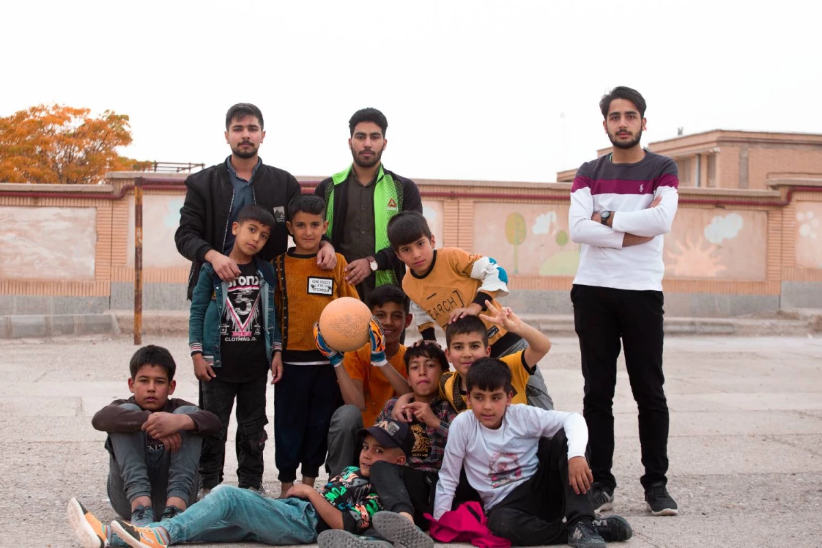 همزمان با هفته بسج و با حضور پرشور و نشاط دانشجویان واحد دانشور انجام شد : 
بربرپایی اردوی جهادی با هدف خدمت رسانی به دانش آموزان مناطق محروم و کم برخوردار 2