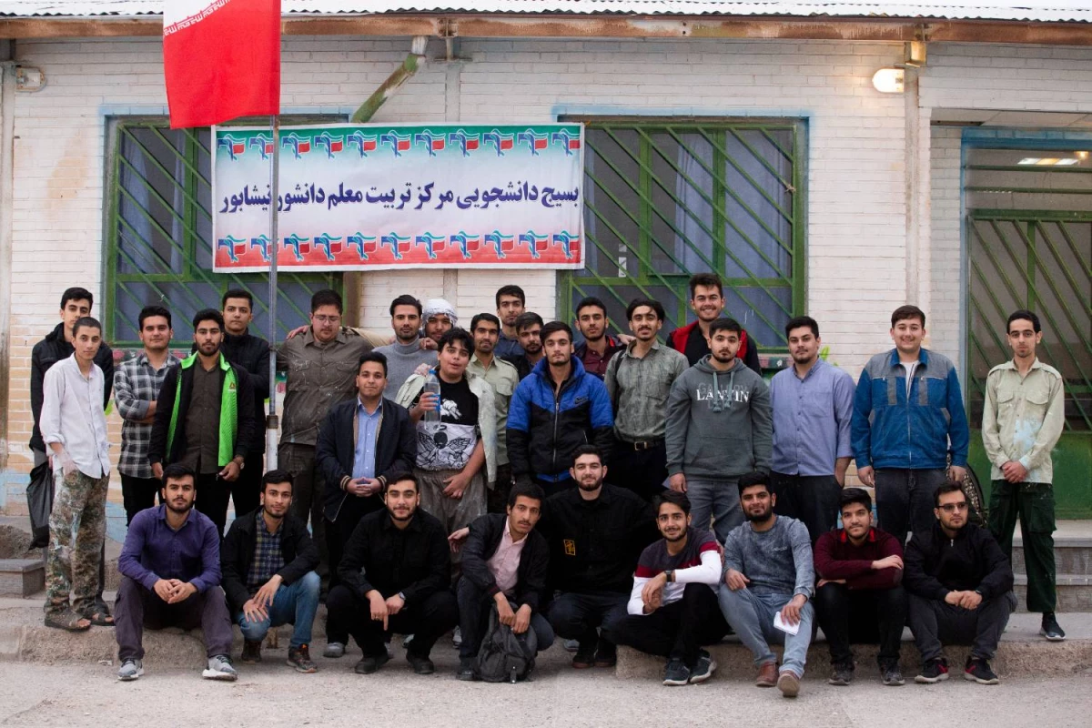 همزمان با هفته بسج و با حضور پرشور و نشاط دانشجویان واحد دانشور انجام شد : 
بربرپایی اردوی جهادی با هدف خدمت رسانی به دانش آموزان مناطق محروم و کم برخوردار 3