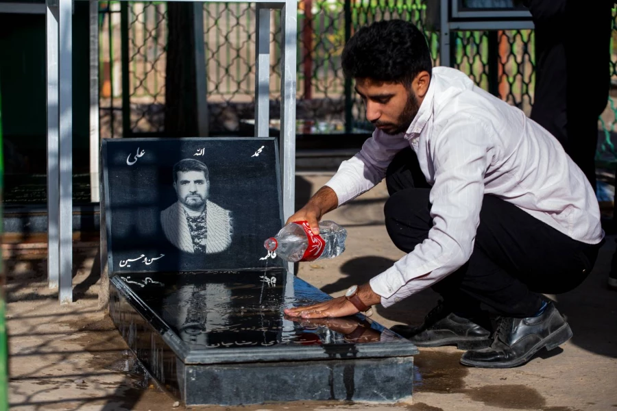 همزمان با هفته بسج و با حضور پرشور و نشاط دانشجویان واحد دانشور انجام شد : 
بربرپایی اردوی جهادی با هدف خدمت رسانی به دانش آموزان مناطق محروم و کم برخوردار 4