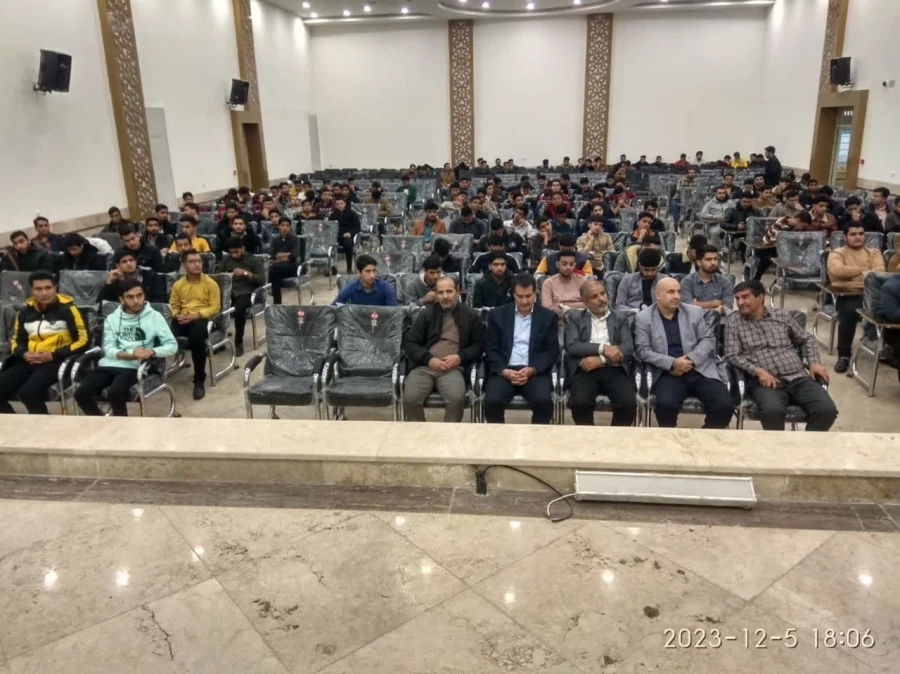 همزمان با فرارسیدن روز دانشجو و با حضور پرشور  دانشجویان برگزار شد : 
مراسم ویژه روز دانشجو و تجلیل از برترین ها 
 5