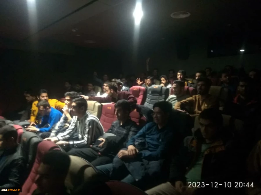همزمان با روز دانشجو انجام شد : 
حضور دانشجویان در سینما مهدوی شهرستان نیشابور  4