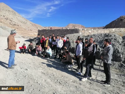 همزمان با هفته پژوهش و در راستای درس آموزش علوم تجربی برگزار شد : 
بازدید علمی دانشجویان مقطع کاردانی از روستای بقیع و آشنایی با انواع سنگها و پیدایش فسیل 