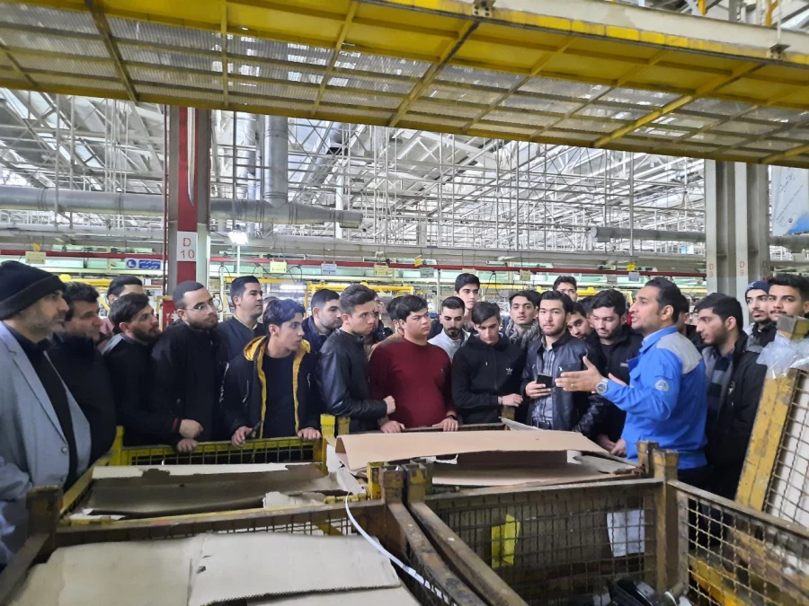 همزمان با هفته پژوهش برگزار شد : 
بازدید علمی دانشجویان از مجموعه شرکت ایران خودرو خراسان رضوی  9