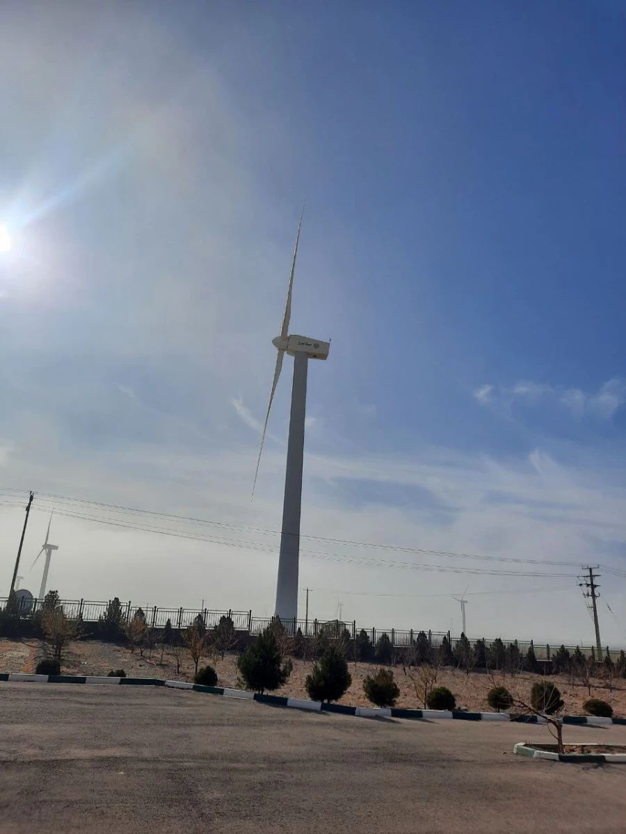 با حضور دانشجویان انجام شد : 
بازدید از مجموعه نیروگاه بادی بینالود به مناسبت هفته پژوهش 4