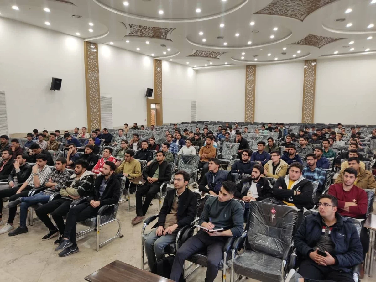 با حضور آقای دکتر سید الحسینی و همزمان با هفته پژوهش انجام شد : 
برگزاری کارگاه آسیب شناسی ورزشی ویژه دانشجویان واحد دانشور  2