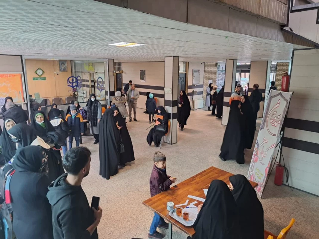 همزمان با ایام الله دهه مبارک فجر و به میزبانی واحد دانشور برگزار شد : 
برگزاری مسابقات فرهنگی قرآن وعترت دانش آموزان شهرستان نیشابور  3