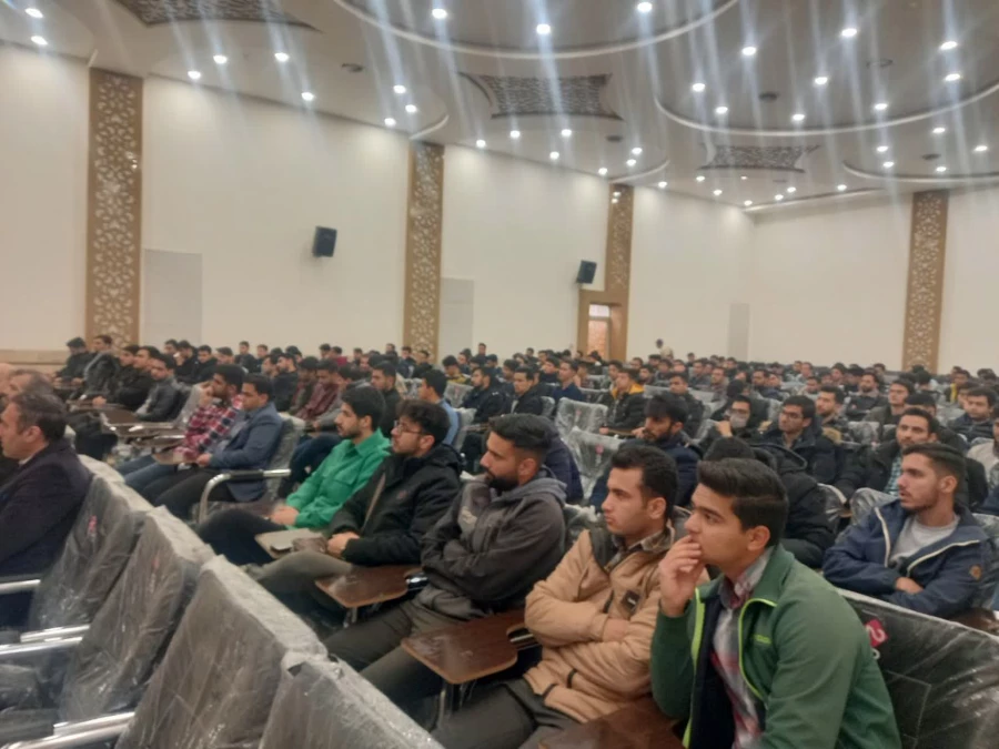 با حضور حجت الاسلام فوجی از مجموعه فرهنگی سعدا  برگزار شد : 
کارگاه بصیرت افزایی جهاد تبیین و بیان ویژگی های انقلاب اسلامی  4