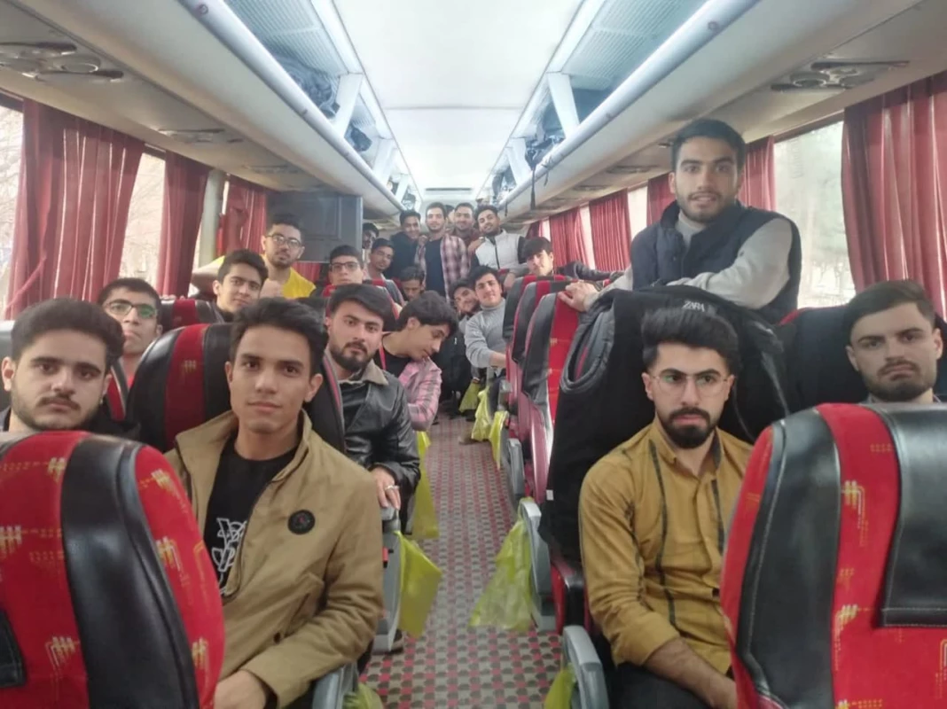 با حضور پرشور دانشجویان واحد دانشور انجام شد:
اعزام دانشجویان به اردوی راهیان نور   3