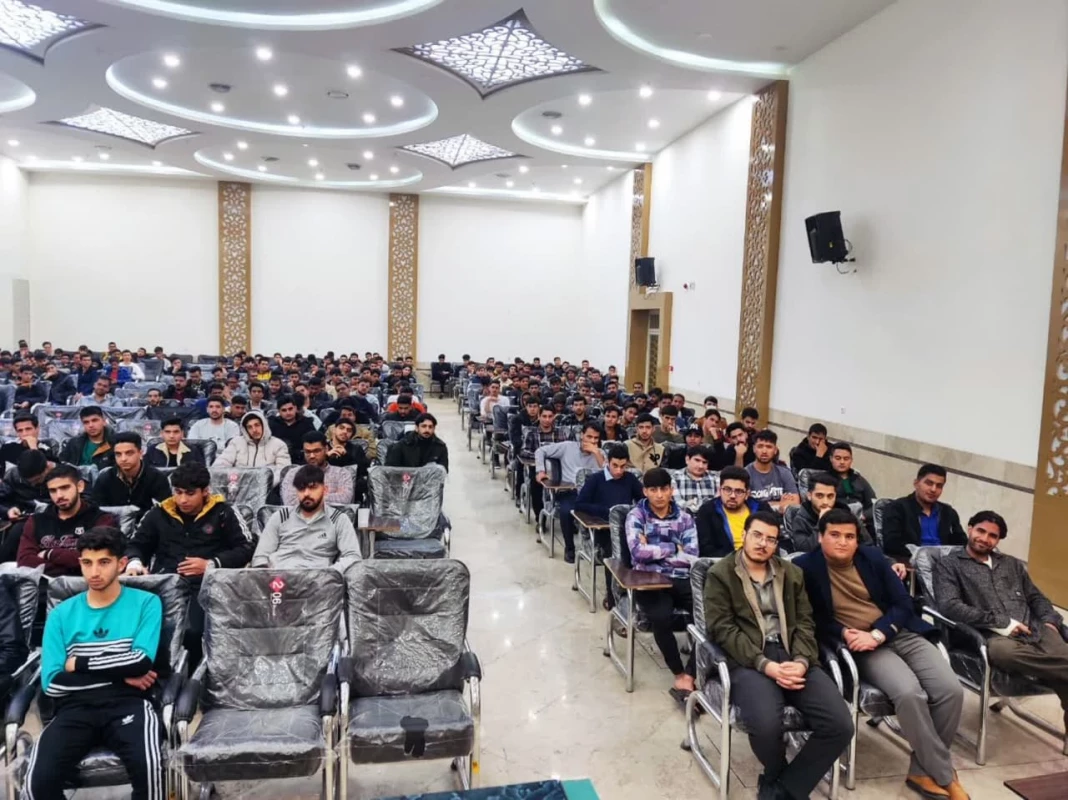 با حضور دانشجویان ساکن در سراهای دانشجویی و سرپرستان محترم برگزار شد : 
جلسه توجیهی و هماهنگی دانشجویان خوابگاهی  3