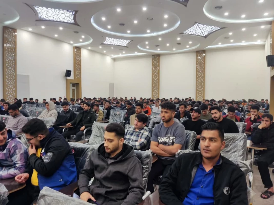 با حضور دانشجویان ساکن در سراهای دانشجویی و سرپرستان محترم برگزار شد : 
جلسه توجیهی و هماهنگی دانشجویان خوابگاهی  5