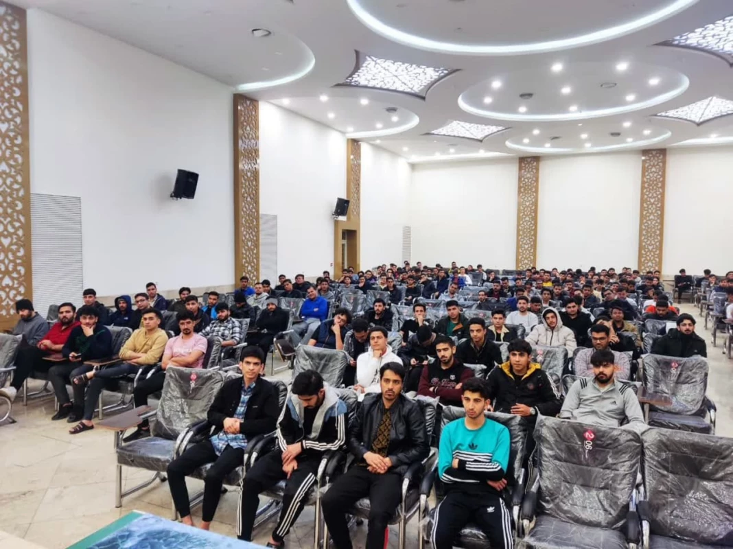 با حضور دانشجویان ساکن در سراهای دانشجویی و سرپرستان محترم برگزار شد : 
جلسه توجیهی و هماهنگی دانشجویان خوابگاهی  6