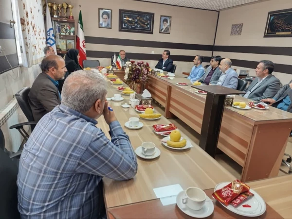 با حضور دکتر تقی پور ، مدیر امور پردیسها و مراکز استان خراسان رضوی انجام شد : 
جلسه شورای اداری واحد دانشور و بازدید از بخشهای مختلف دانشگاه  4