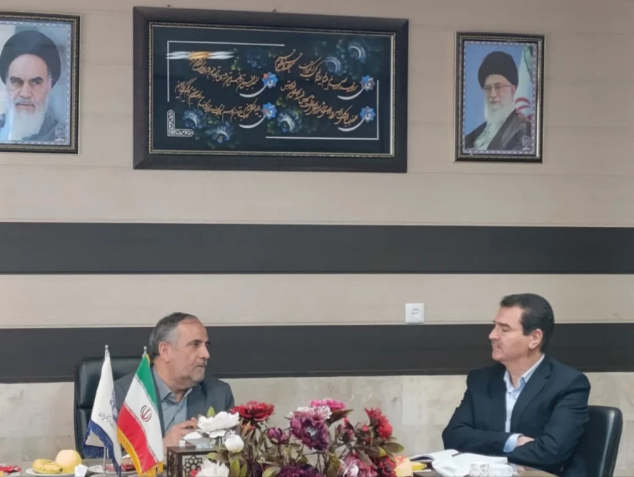 با حضور دکتر تقی پور ، مدیر امور پردیسها و مراکز استان خراسان رضوی انجام شد : 
جلسه شورای اداری واحد دانشور و بازدید از بخشهای مختلف دانشگاه  9