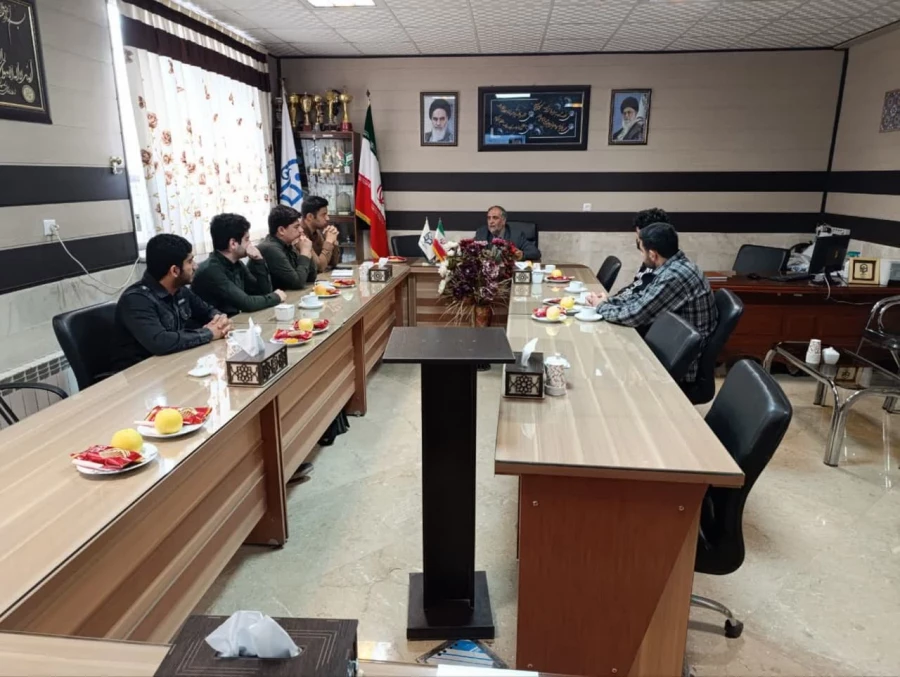 با حضور دکتر تقی پور ، مدیر امور پردیسها و مراکز استان خراسان رضوی انجام شد : 
جلسه شورای اداری واحد دانشور و بازدید از بخشهای مختلف دانشگاه  10