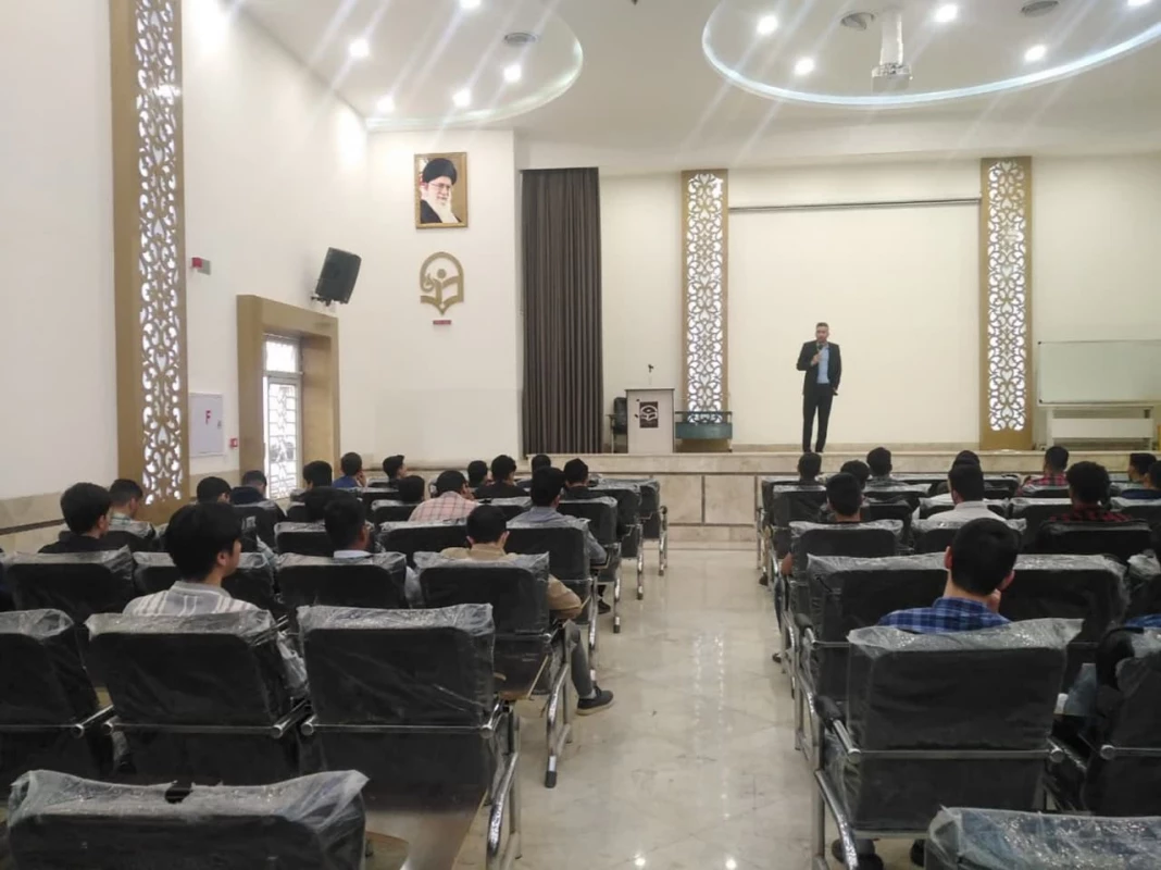 همزمان با هفته سلامت برگزار شد : 
کارگاه آموزشی اصول تغذیه سالم  ویژه دانشجویان  2