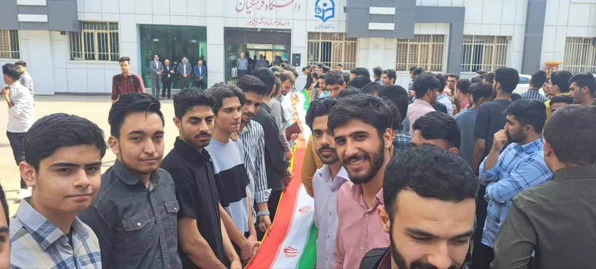 در پی اعلام حمایت از عملیات سپاه پاسداران انقلاب اسلامی  و وعده صادق صورت گرفت : 
اجتماع بزرگ دانشجویان واحد دانشور نیشابور  4