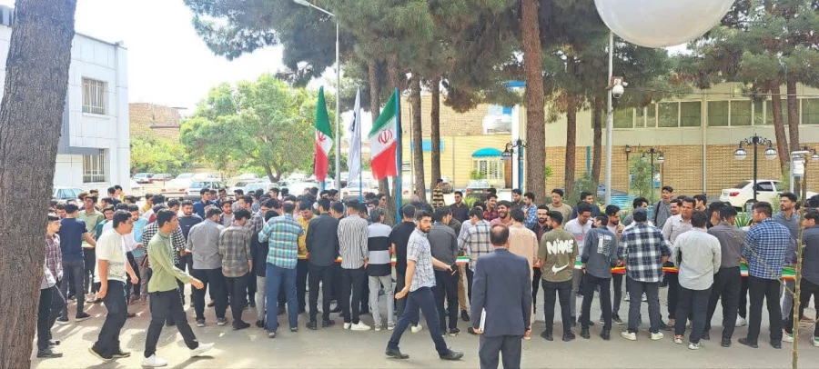 در پی اعلام حمایت از عملیات سپاه پاسداران انقلاب اسلامی  و وعده صادق صورت گرفت : 
اجتماع بزرگ دانشجویان واحد دانشور نیشابور  6