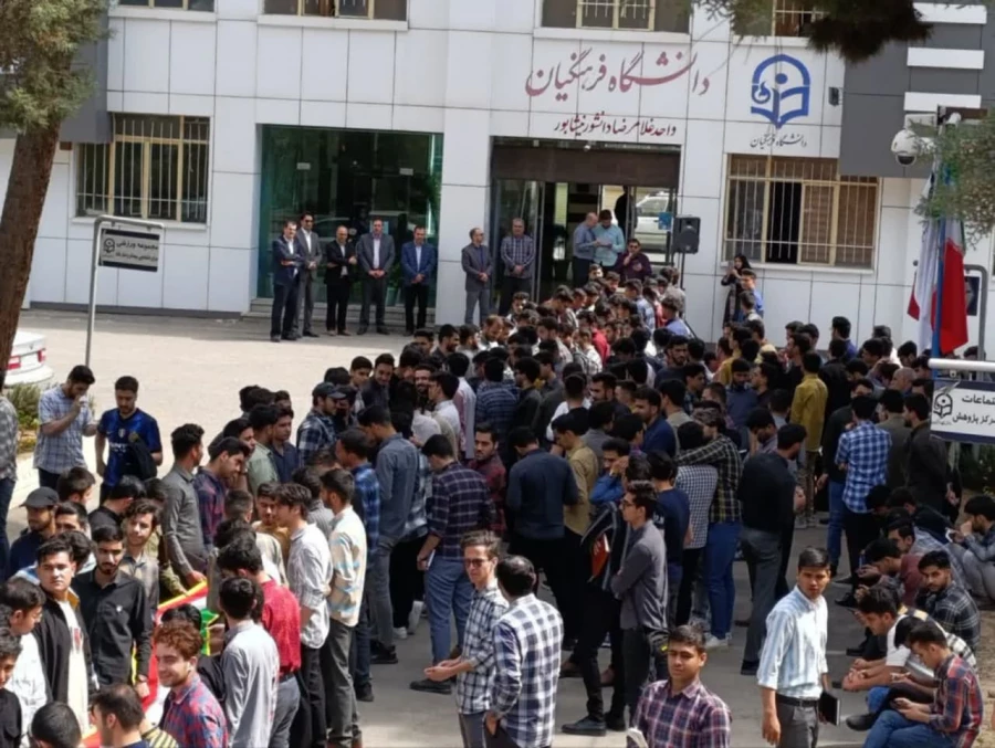 در پی اعلام حمایت از عملیات سپاه پاسداران انقلاب اسلامی  و وعده صادق صورت گرفت : 
اجتماع بزرگ دانشجویان واحد دانشور نیشابور  7