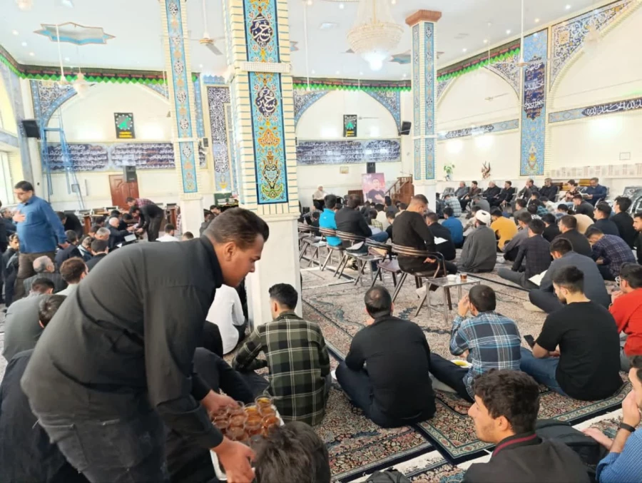 با حضور خانواده  دانشجو معلم فقید زنده یاد حجت فتاح زاده برگزار شد : 
حضور پرشور اساتید ، کارکنان و اساتید واحد دانشور در مراسم یادبود و ترحیم مرحوم فتاح زاده  4