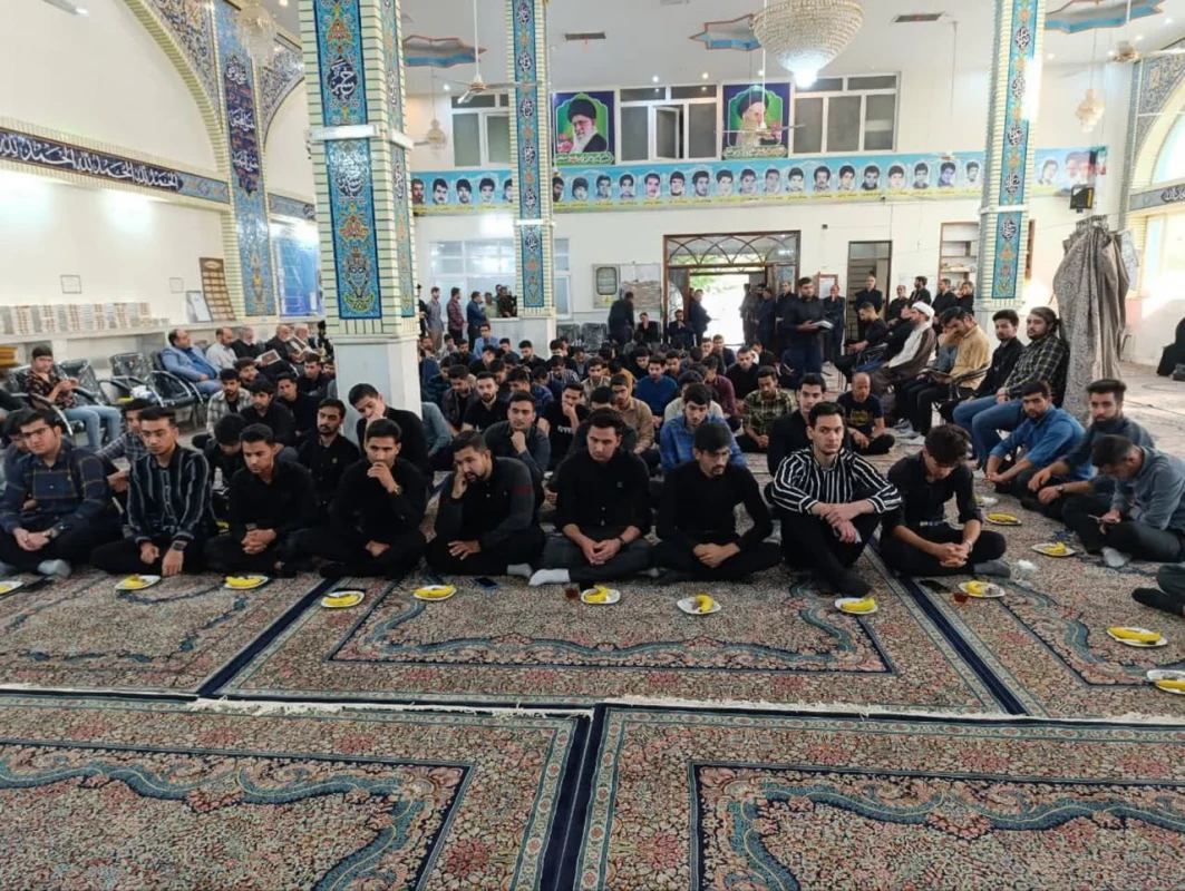 با حضور خانواده  دانشجو معلم فقید زنده یاد حجت فتاح زاده برگزار شد : 
حضور پرشور اساتید ، کارکنان و اساتید واحد دانشور در مراسم یادبود و ترحیم مرحوم فتاح زاده  6