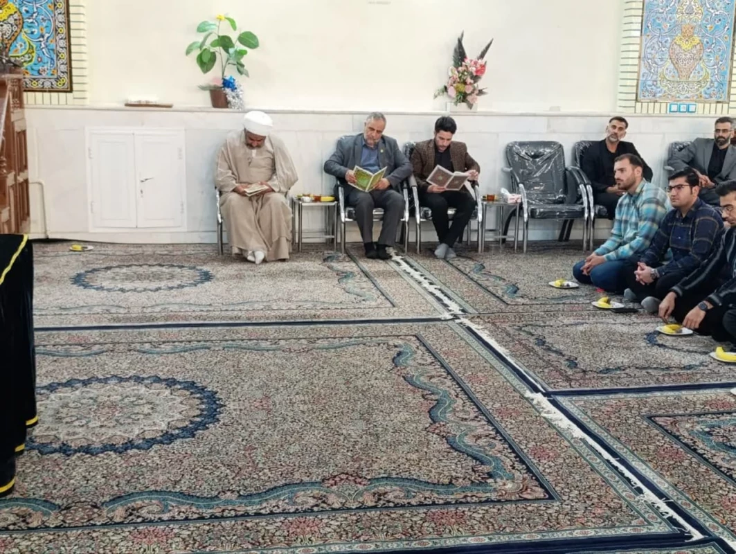 با حضور خانواده  دانشجو معلم فقید زنده یاد حجت فتاح زاده برگزار شد : 
حضور پرشور اساتید ، کارکنان و اساتید واحد دانشور در مراسم یادبود و ترحیم مرحوم فتاح زاده  7