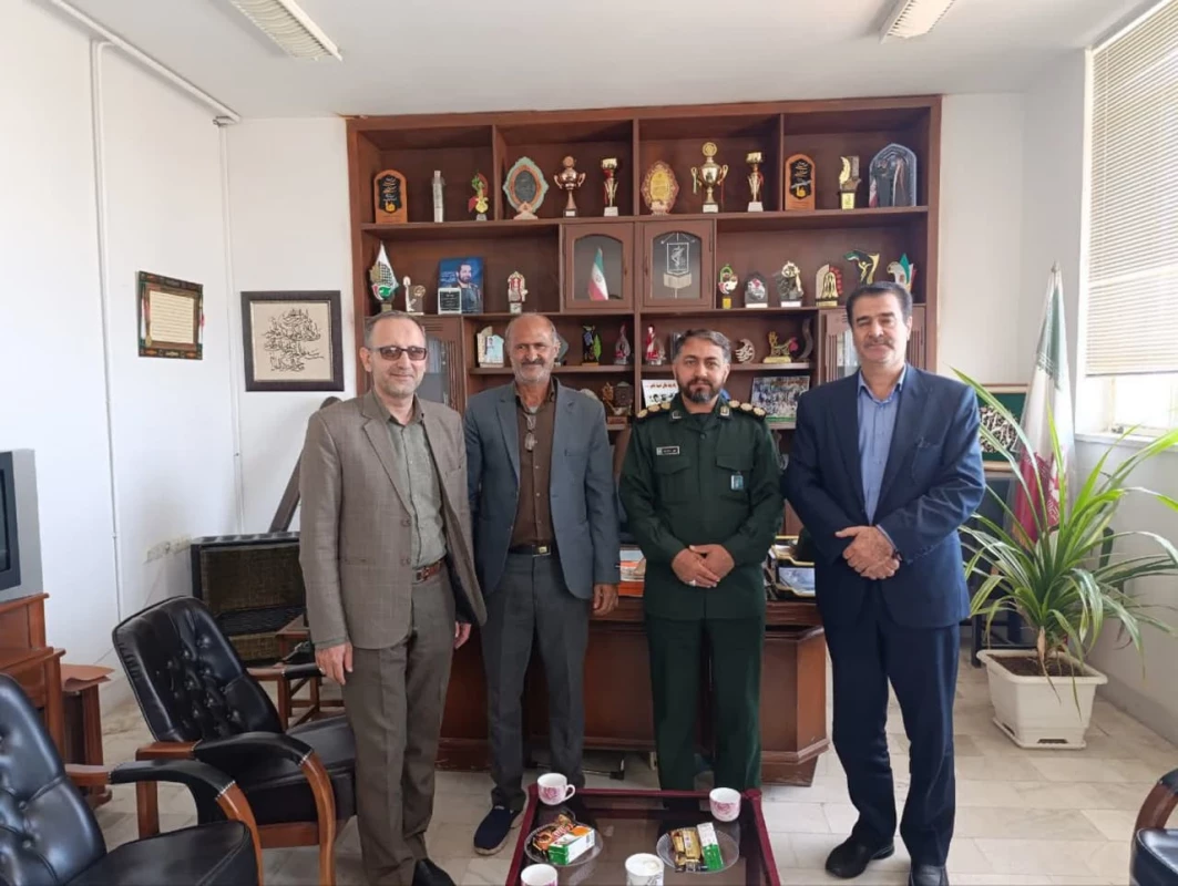 همزمان با عملیات  غرورآفرین وعده صادق انجام شد . 
دیدار کارکنان و اساتید دانشگاه فرهنگیان واحد دانشور با سرهنگ نیک یاد فرمانده بسیج ناحیه سپاه پاسداران انقلاب اسلامی نیشابور 2