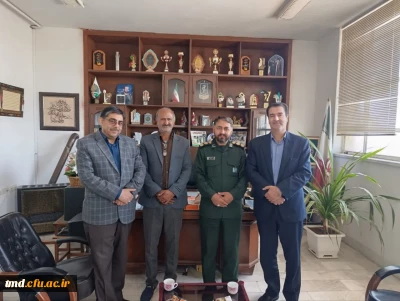 همزمان با عملیات  غرورآفرین وعده صادق انجام شد . 
دیدار کارکنان و اساتید دانشگاه فرهنگیان واحد دانشور با سرهنگ نیک یاد فرمانده بسیج ناحیه سپاه پاسداران انقلاب اسلامی نیشابور